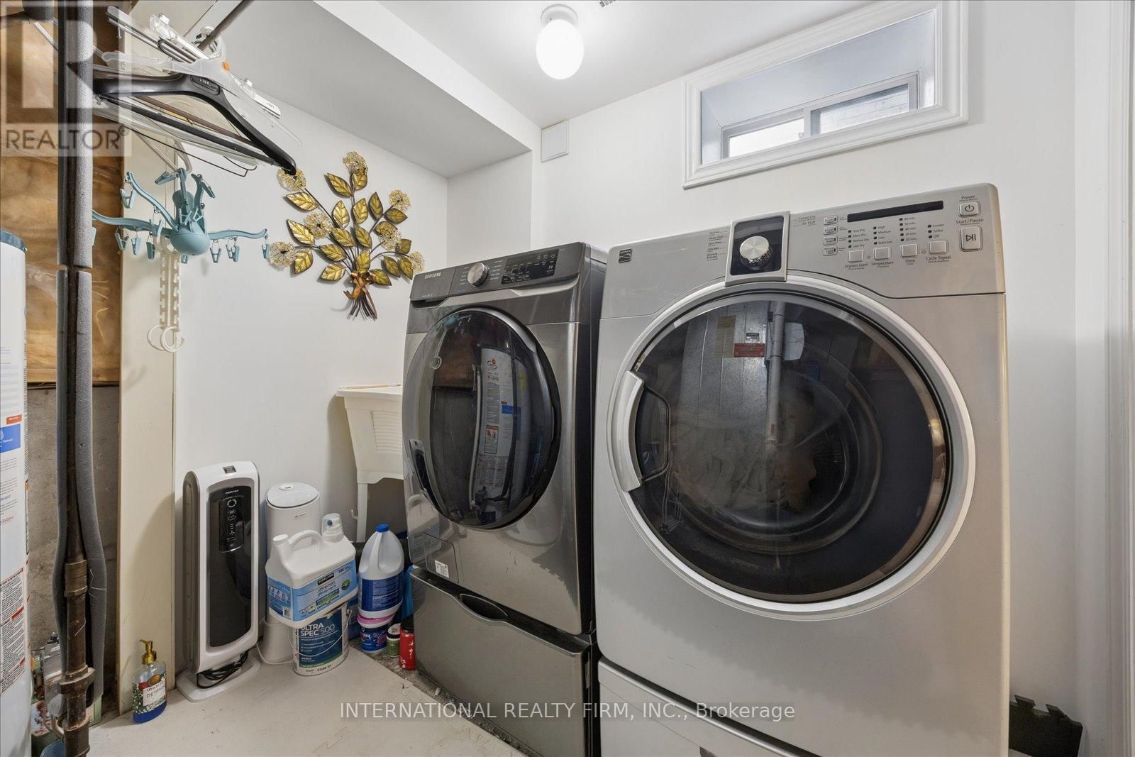 1472 CONNERY CRESCENT Image 32