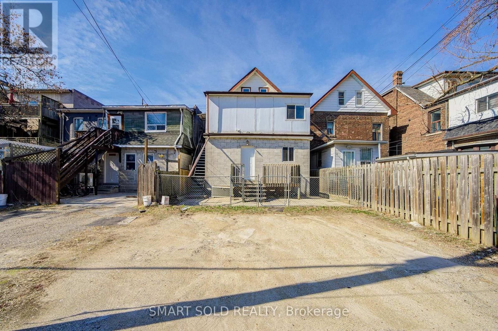1081 GERRARD STREET EAST Image 38