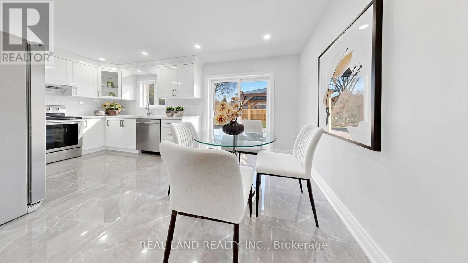 54 MARBLEMOUNT CRESCENT Image 14