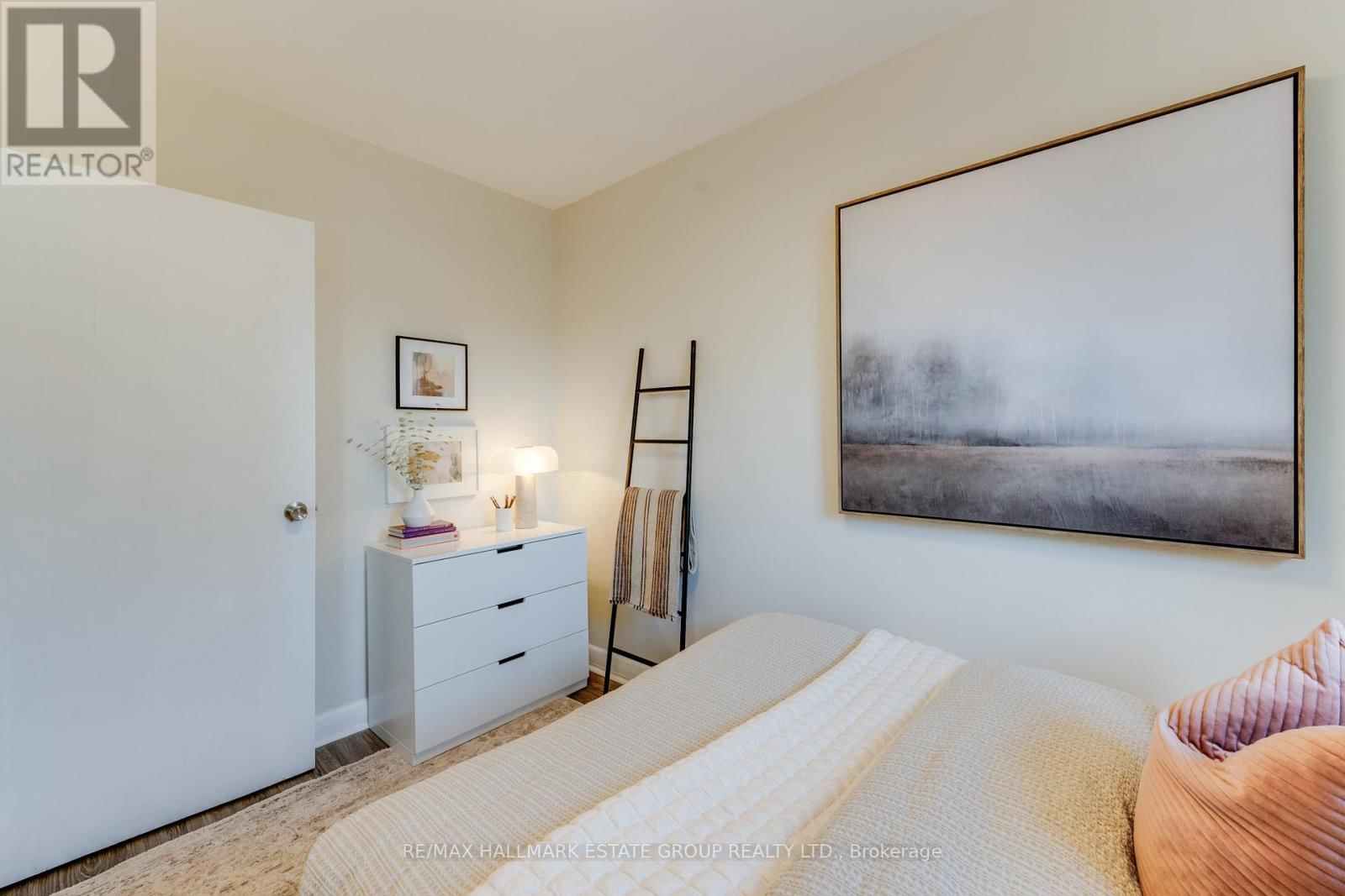 225 WOODVILLE AVENUE Image 32