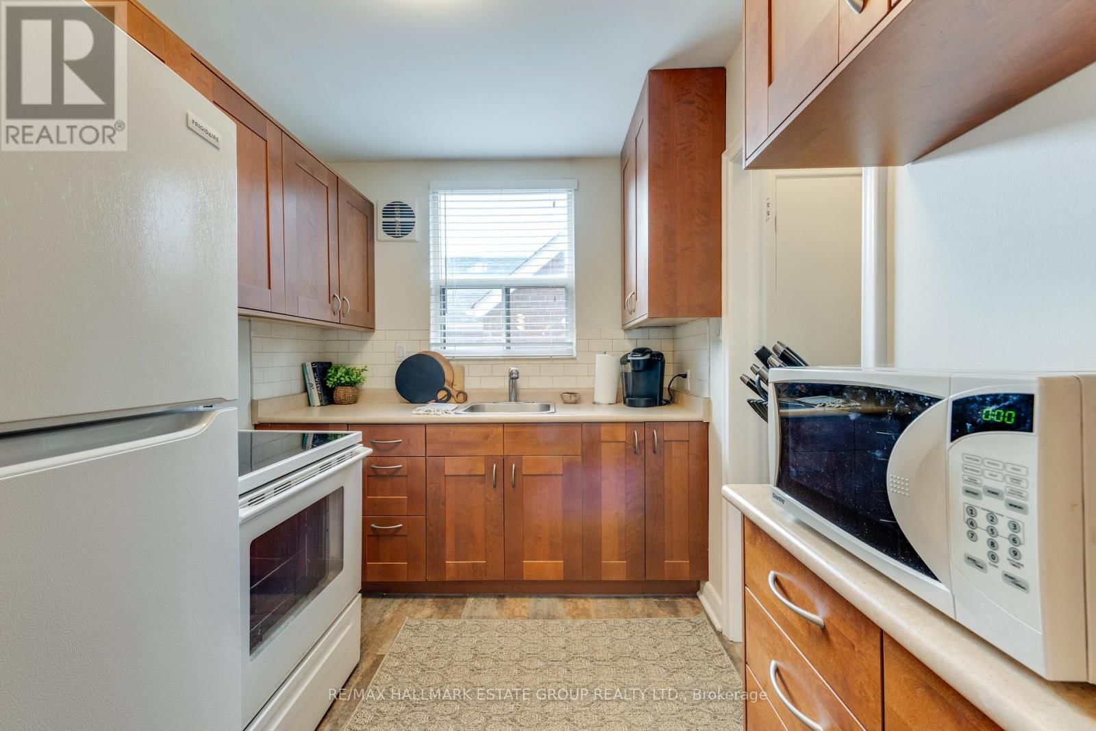 225 WOODVILLE AVENUE Image 8