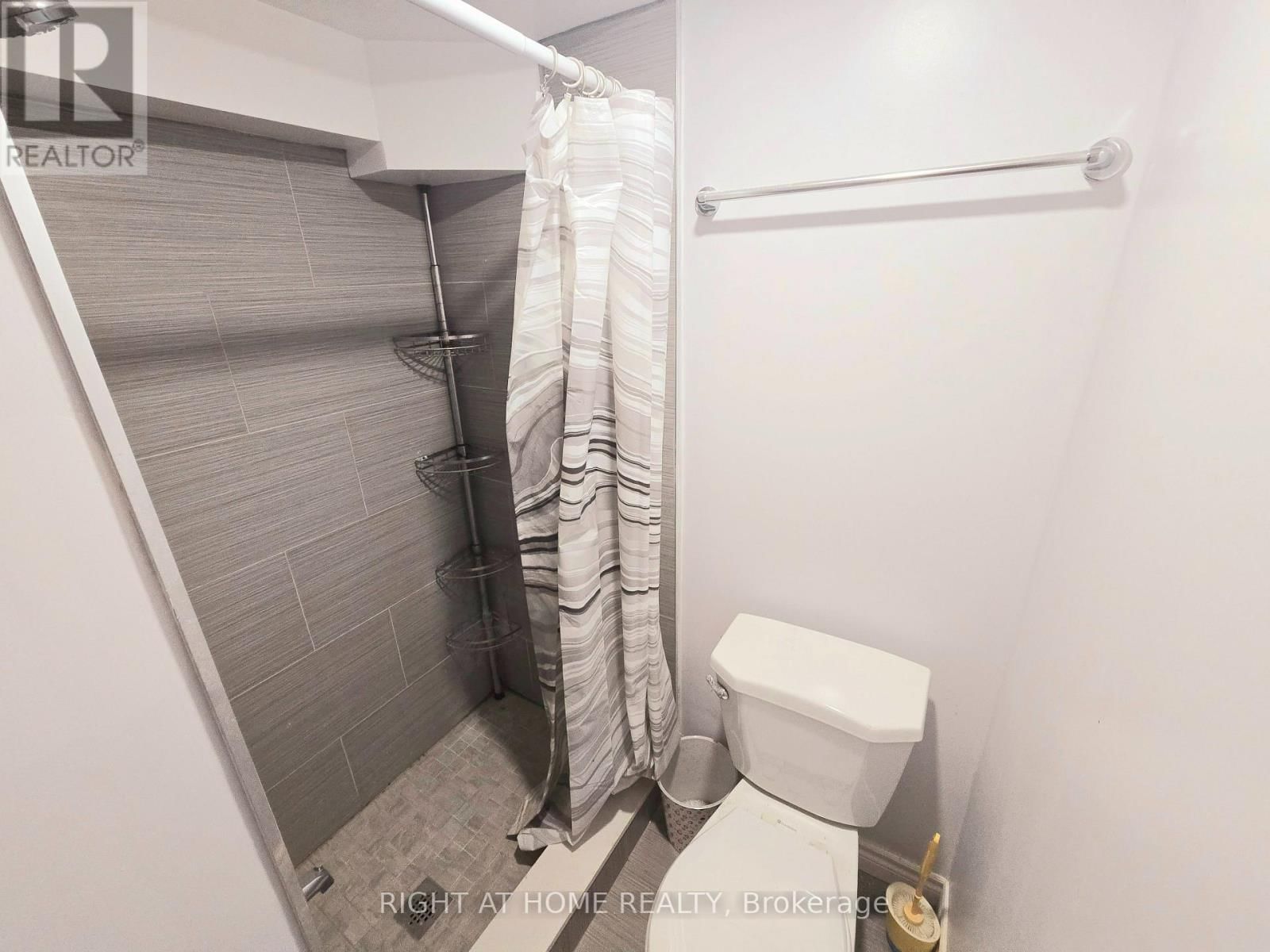 MAIN - 685 GREENWOOD AVENUE Image 12