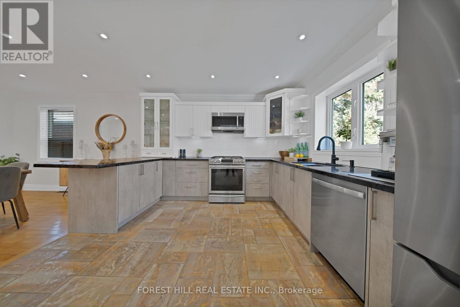 34 EDGE PARK AVENUE Image 19