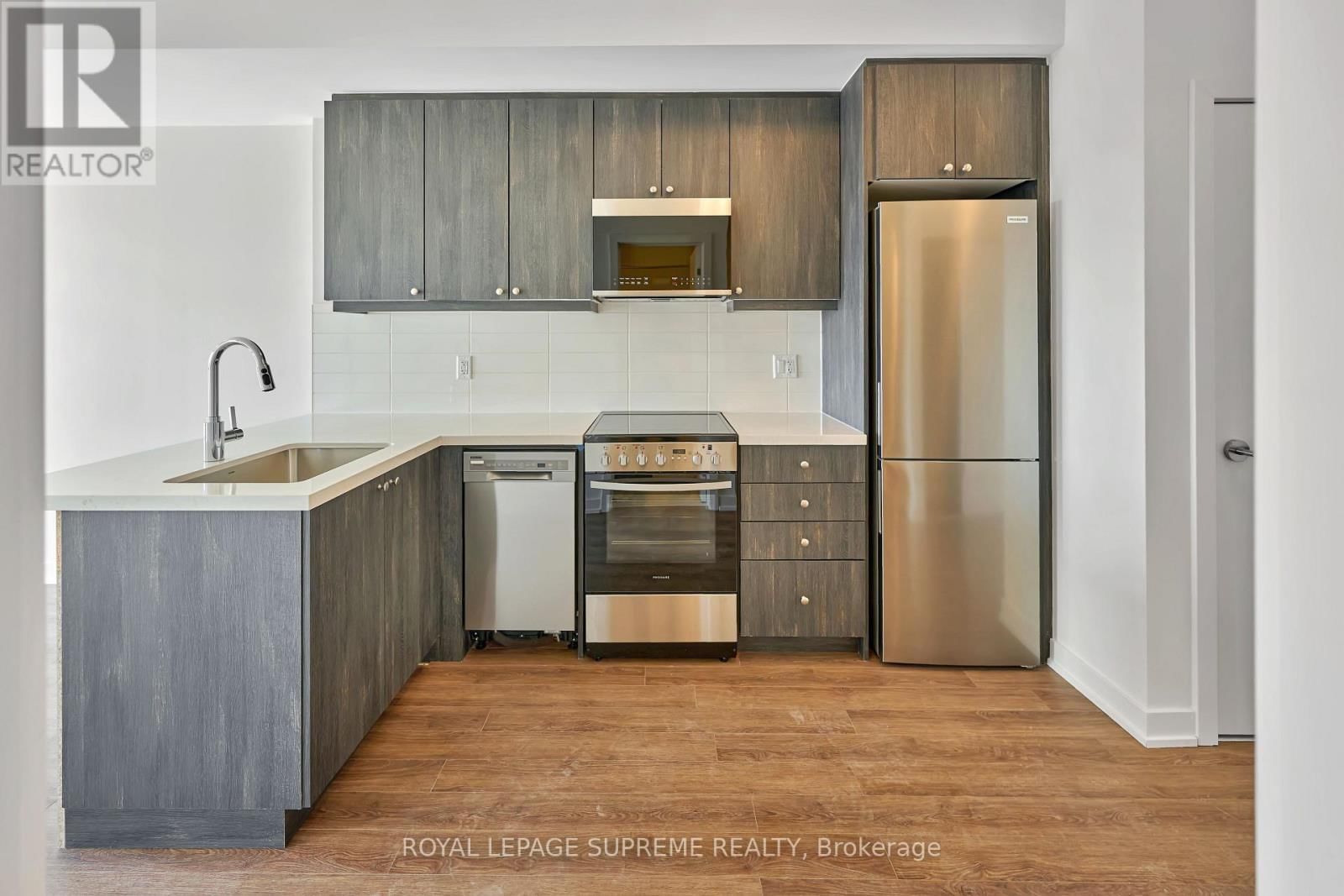 1020 - 51 CLARINGTON BOULEVARD Image 1