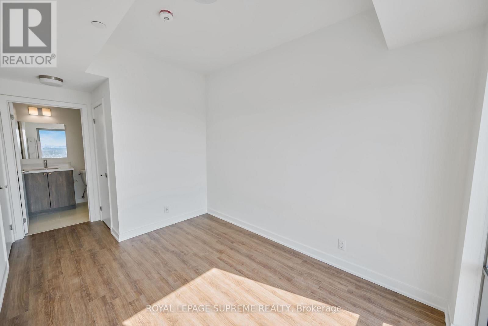 1020 - 51 CLARINGTON BOULEVARD Image 12