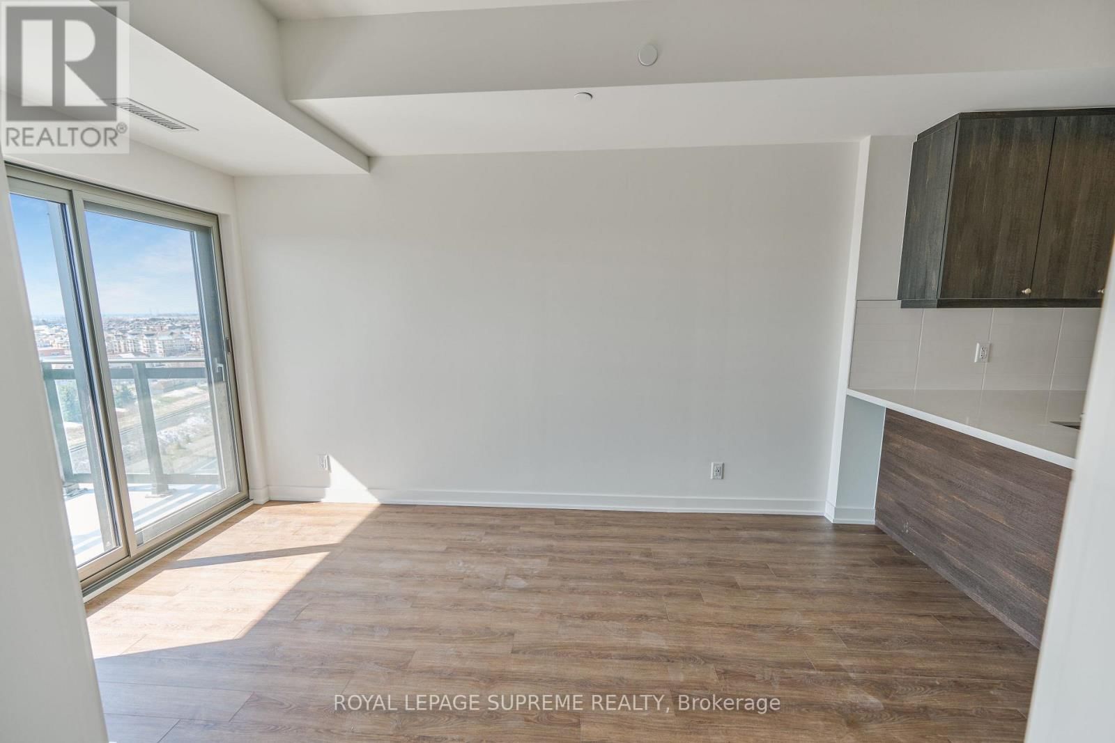 1020 - 51 CLARINGTON BOULEVARD Image 5