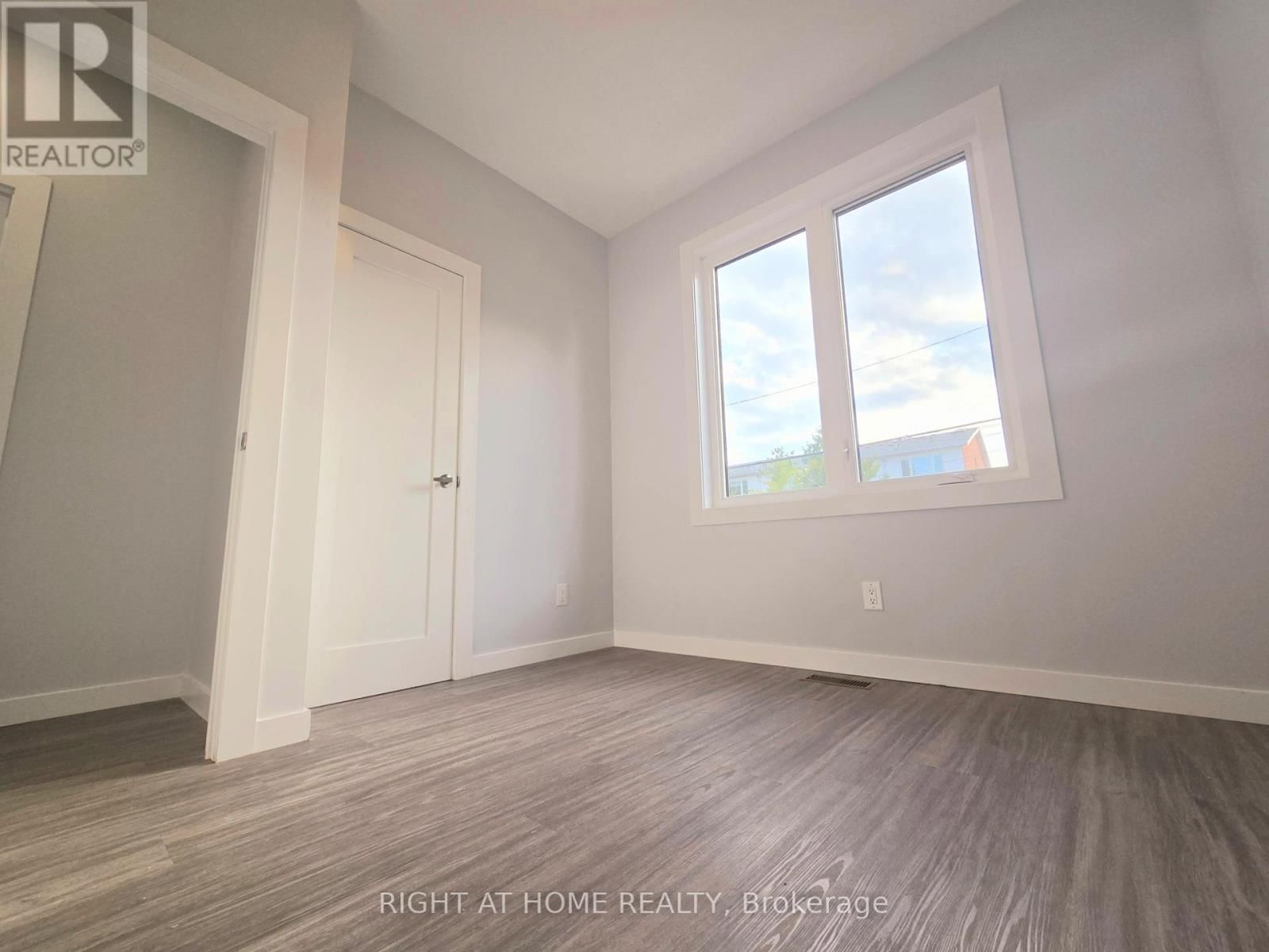 94 BARRINGTON AVENUE Image 20