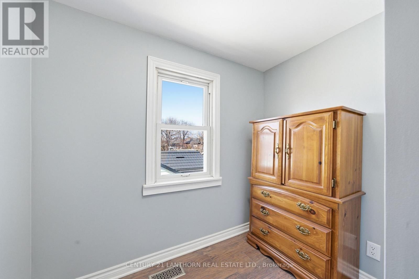 305 DREW STREET Image 27