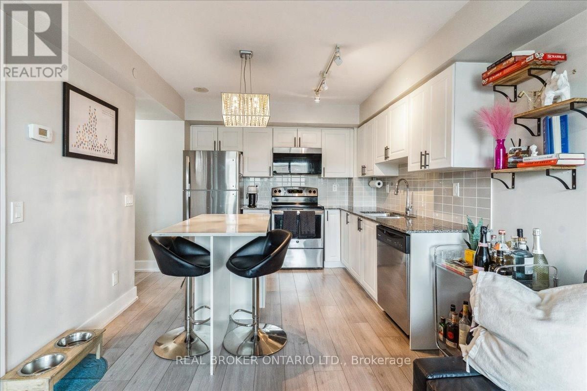 401 - 1215 BAYLY STREET Image 5