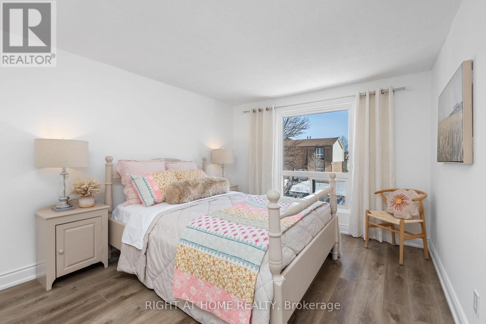 3 - 1400 MARY STREET NORTH Image 12