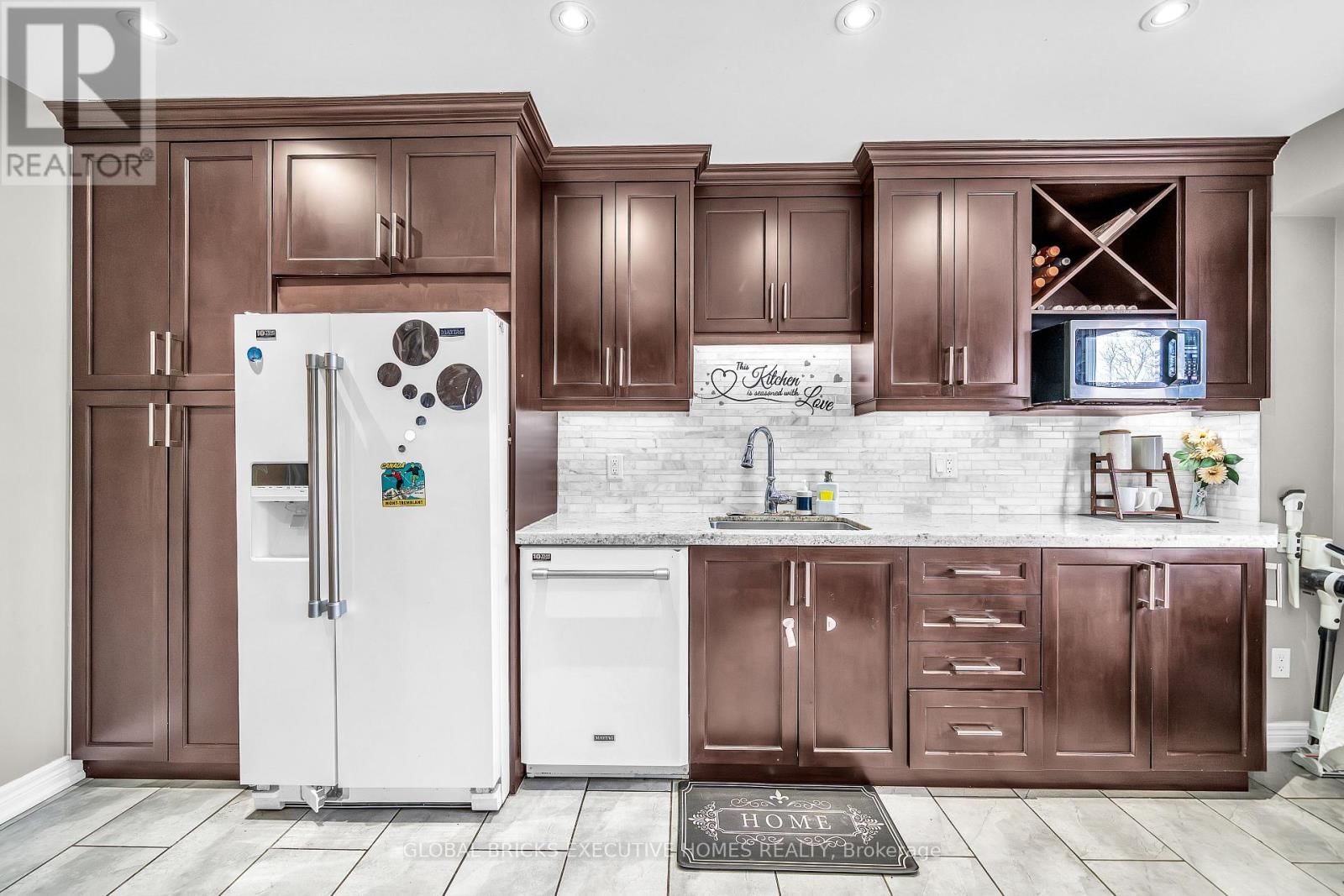 318 RONDEAU COURT Image 12