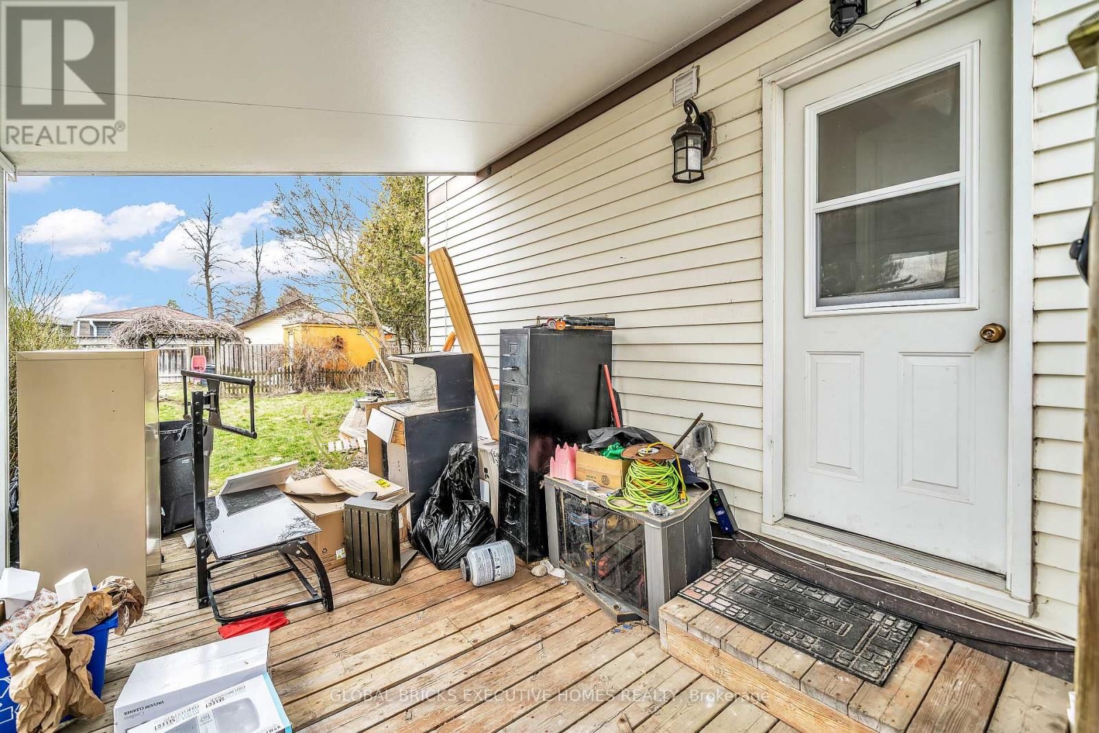 318 RONDEAU COURT Image 43