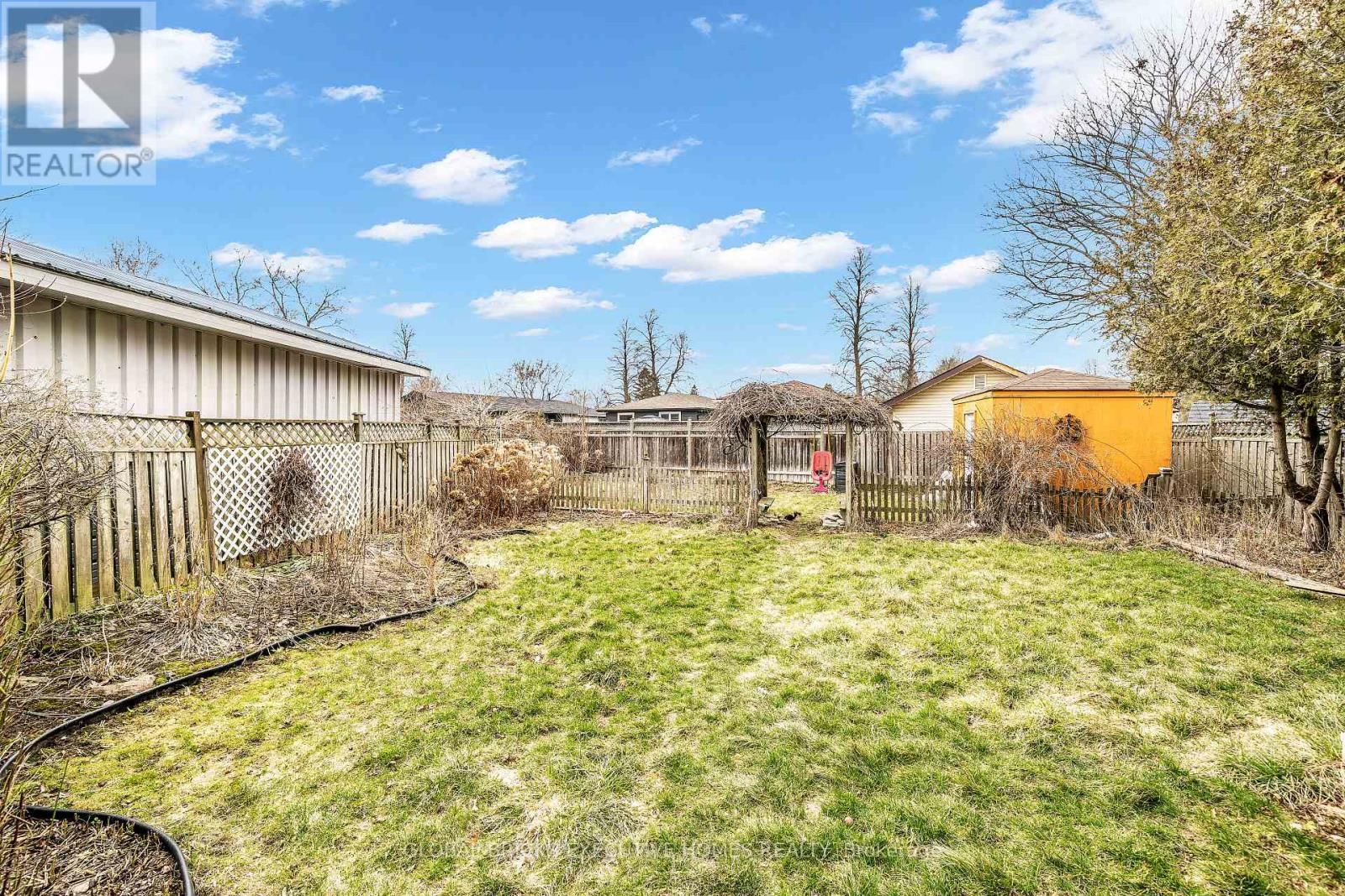 318 RONDEAU COURT Image 45