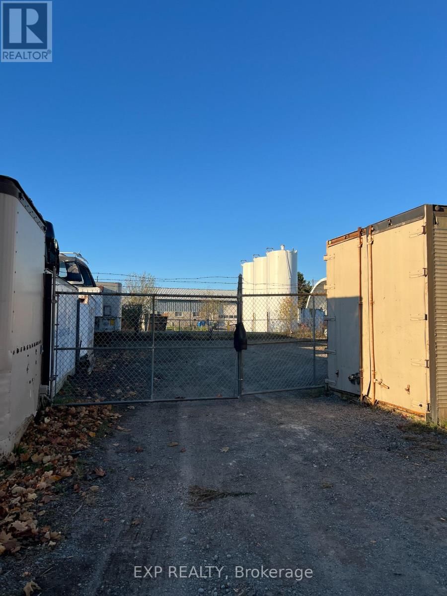 1682 BASELINE ROAD WEST Image 1