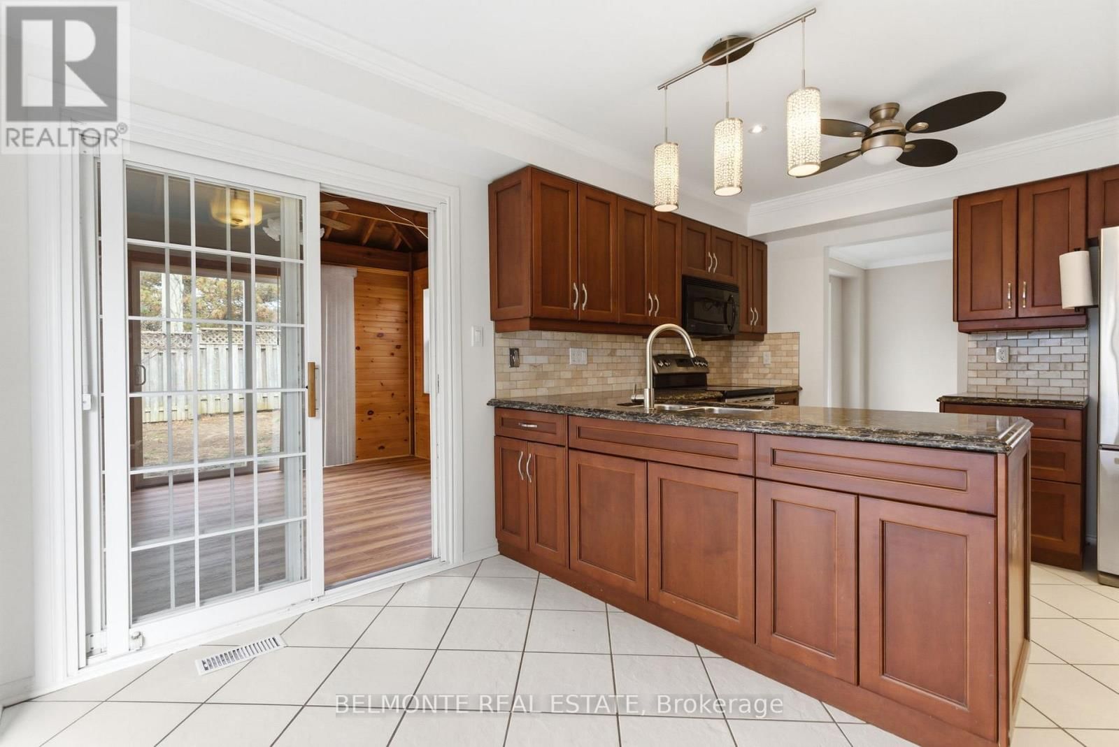 888 LAVIS COURT Image 15