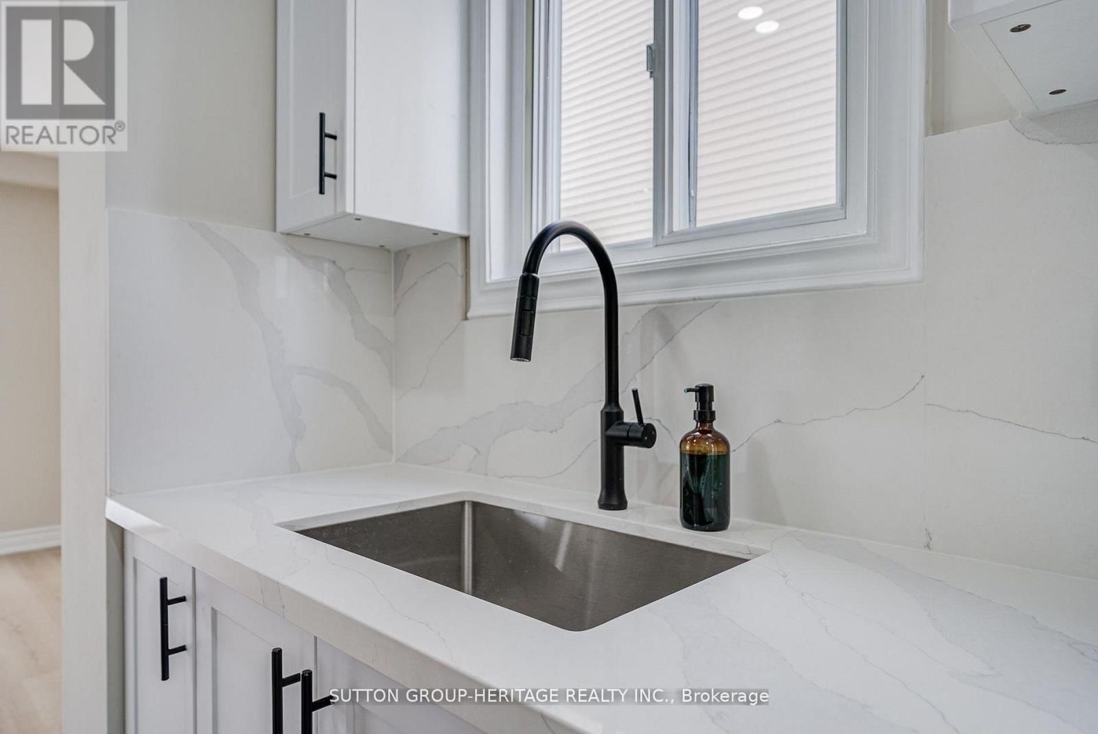 639 DOWN CRESCENT Image 11