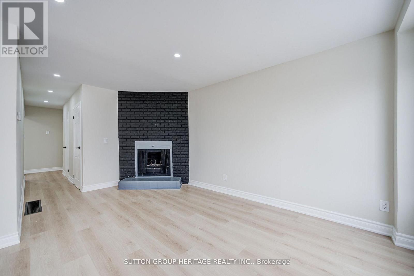 639 DOWN CRESCENT Image 16