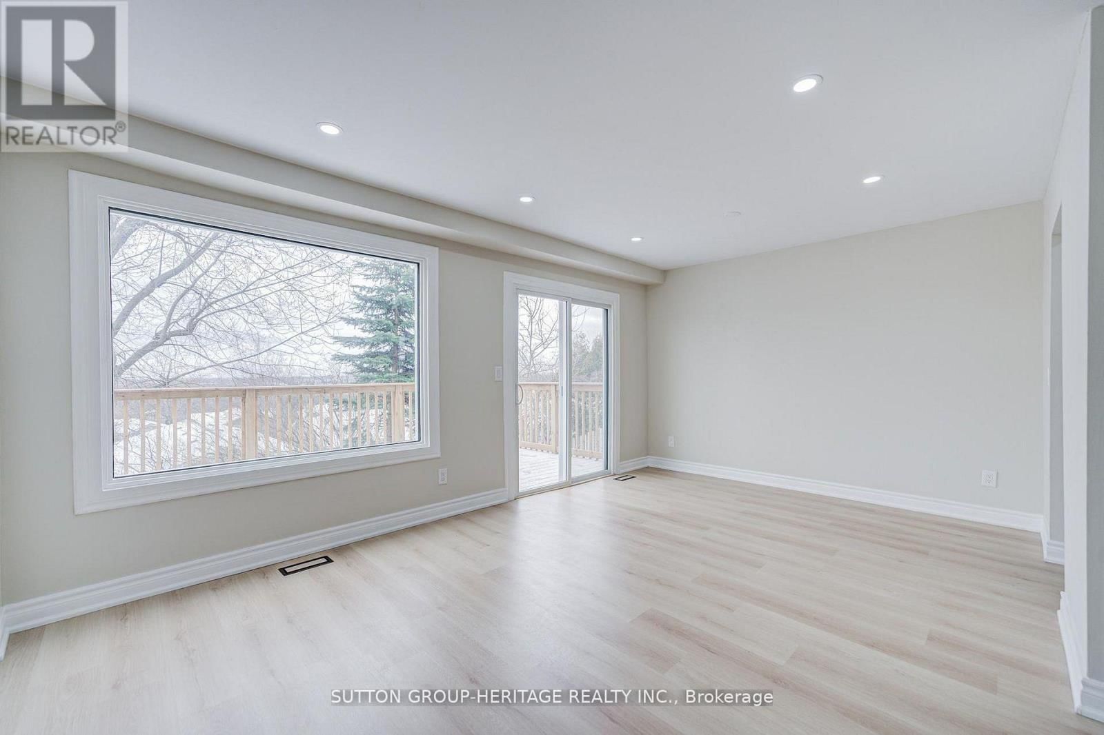 639 DOWN CRESCENT Image 18