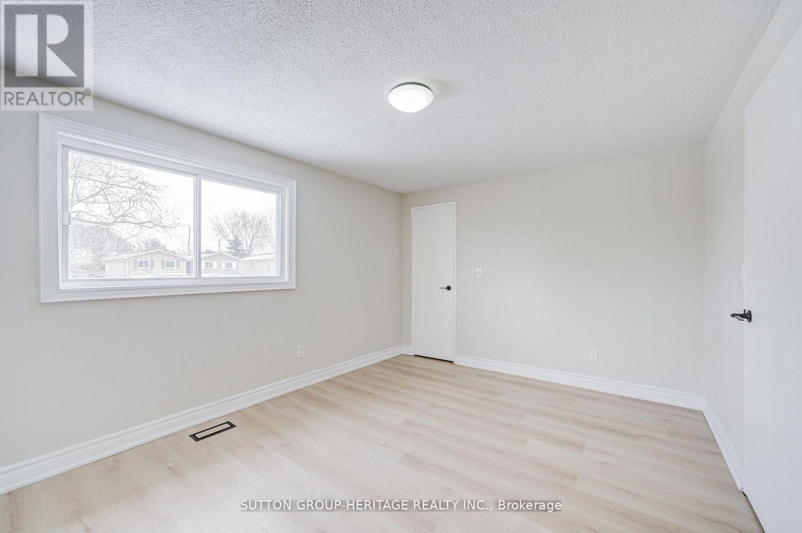 639 DOWN CRESCENT Image 20