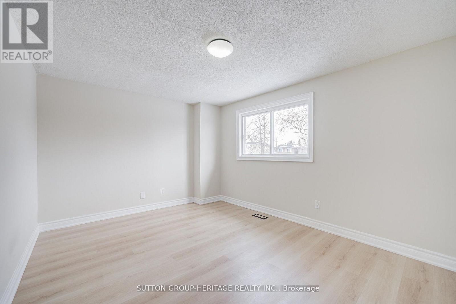 639 DOWN CRESCENT Image 21