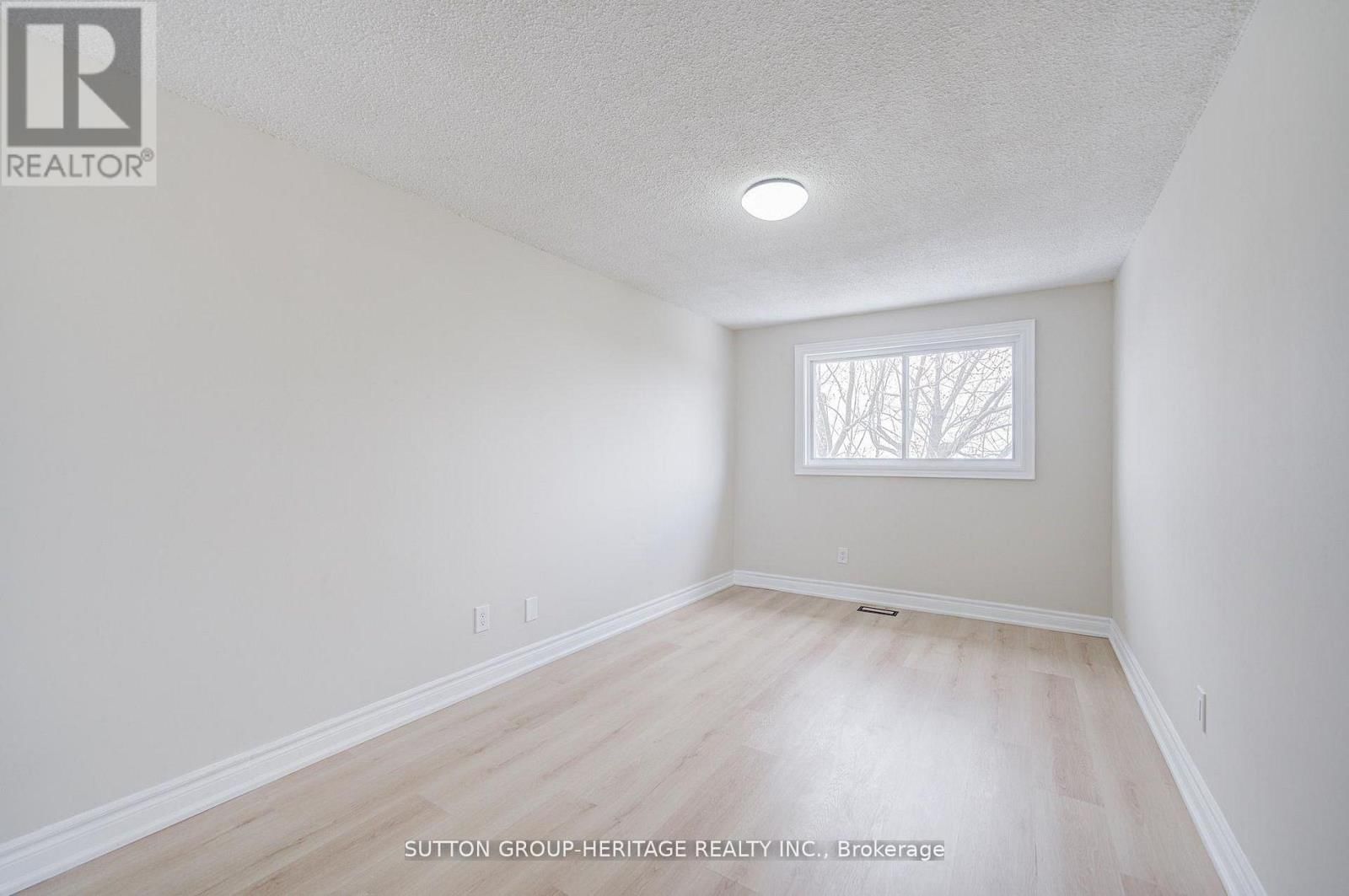 639 DOWN CRESCENT Image 23