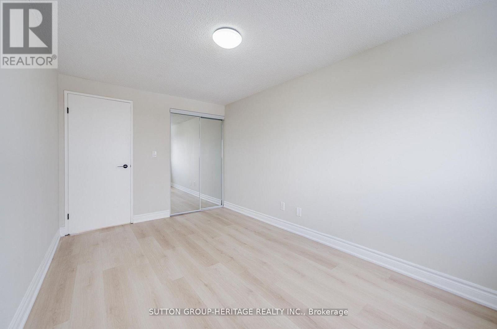 639 DOWN CRESCENT Image 24