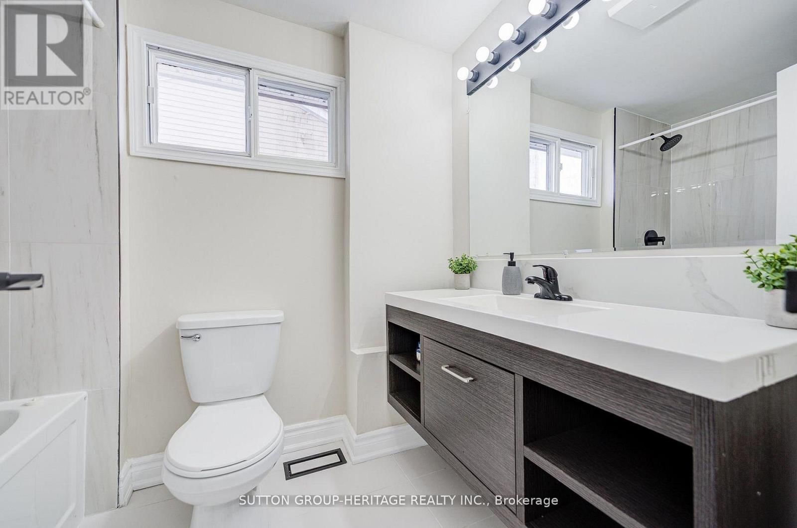 639 DOWN CRESCENT Image 26