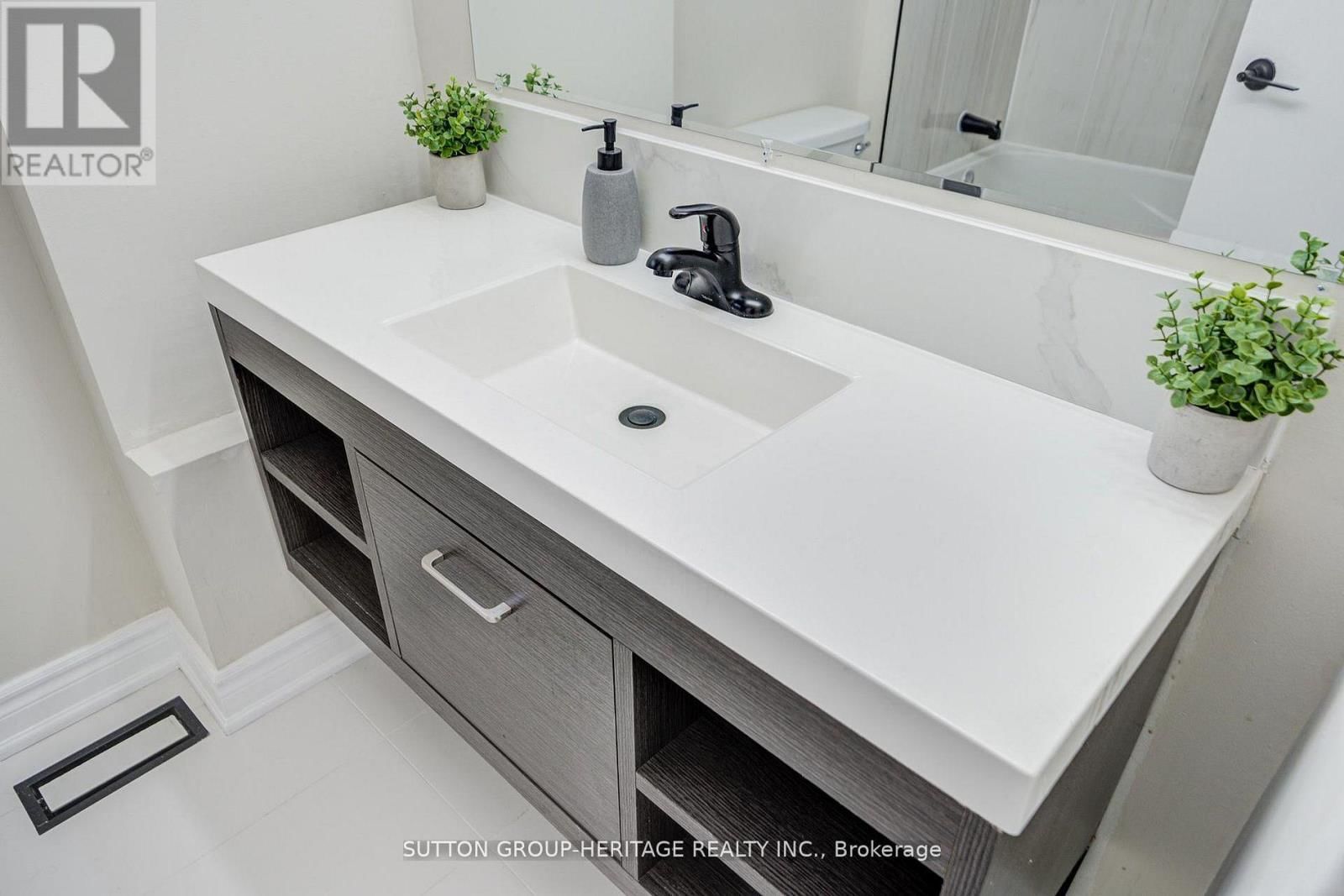 639 DOWN CRESCENT Image 27