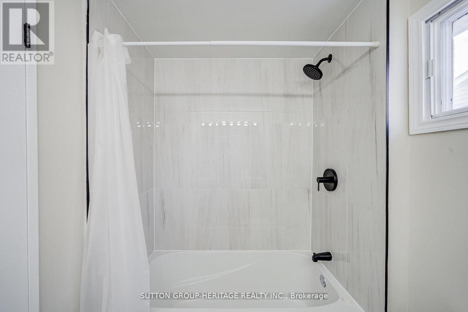 639 DOWN CRESCENT Image 28