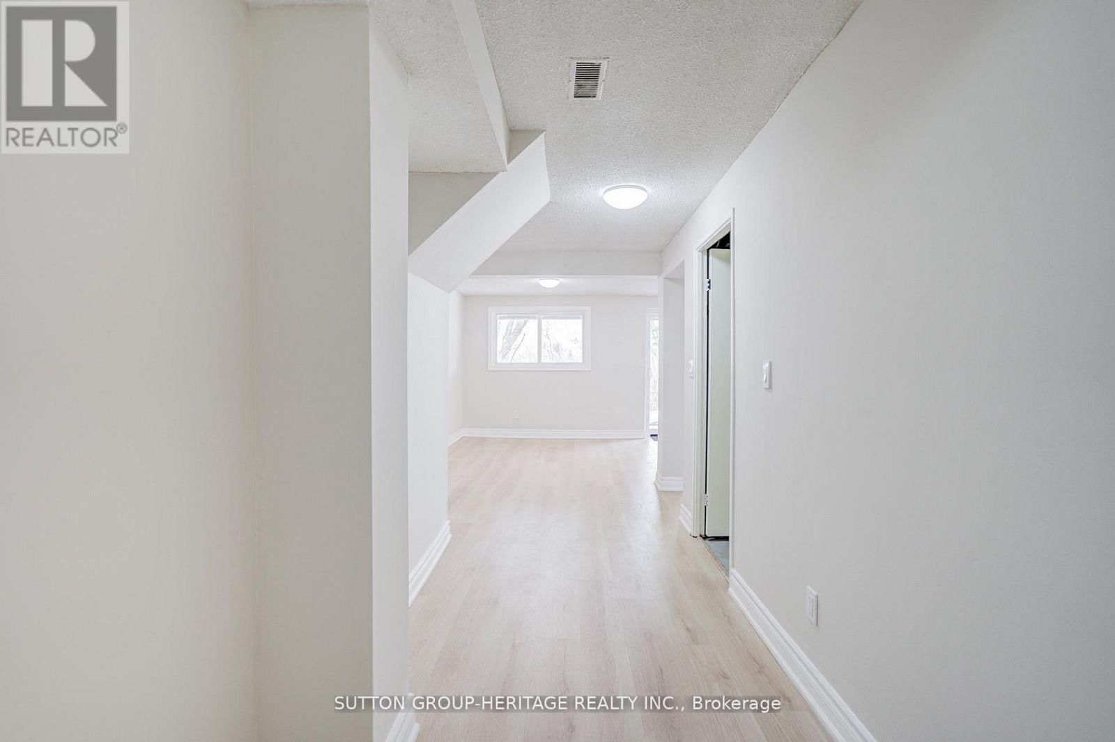 639 DOWN CRESCENT Image 29