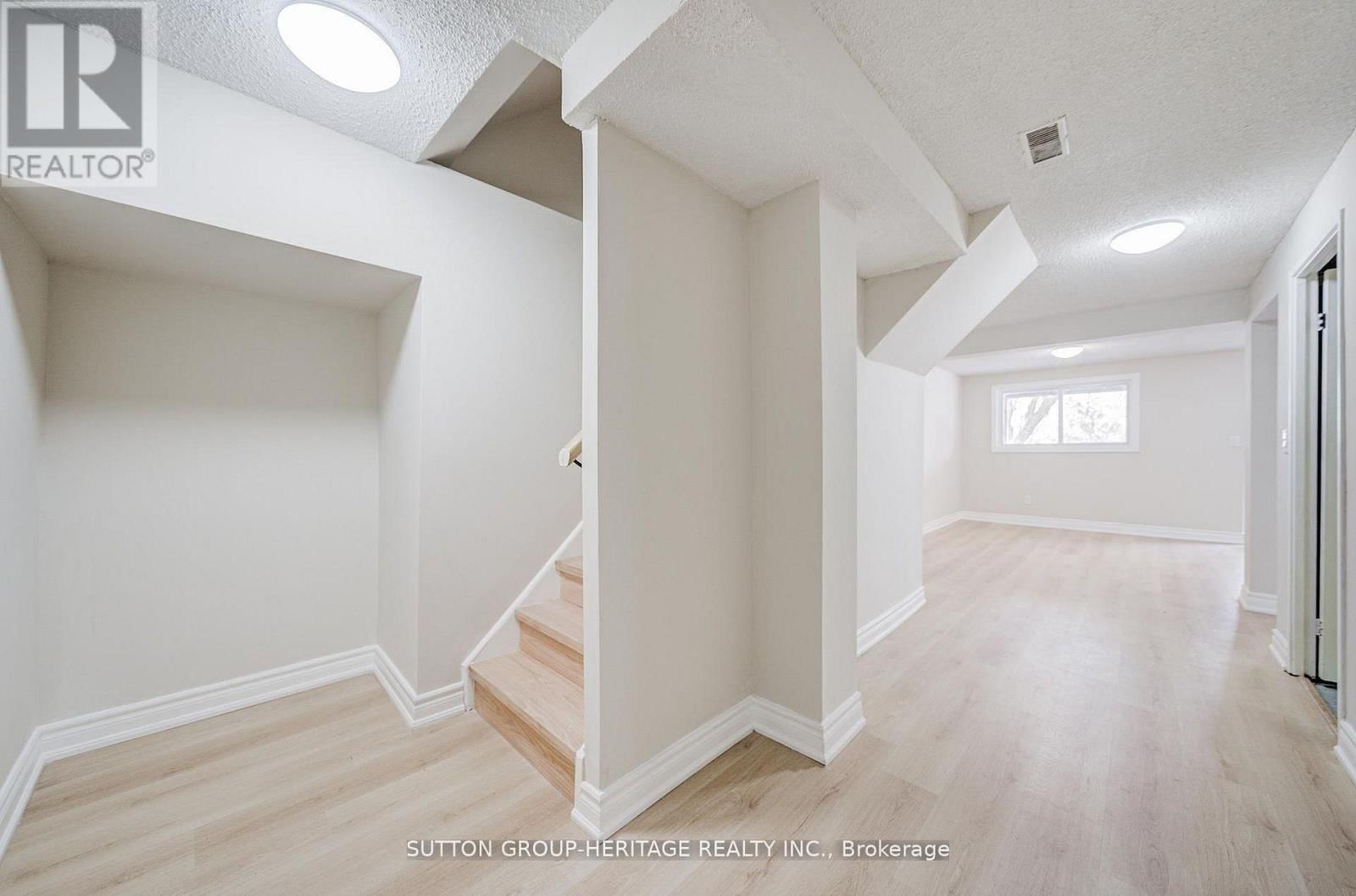 639 DOWN CRESCENT Image 30