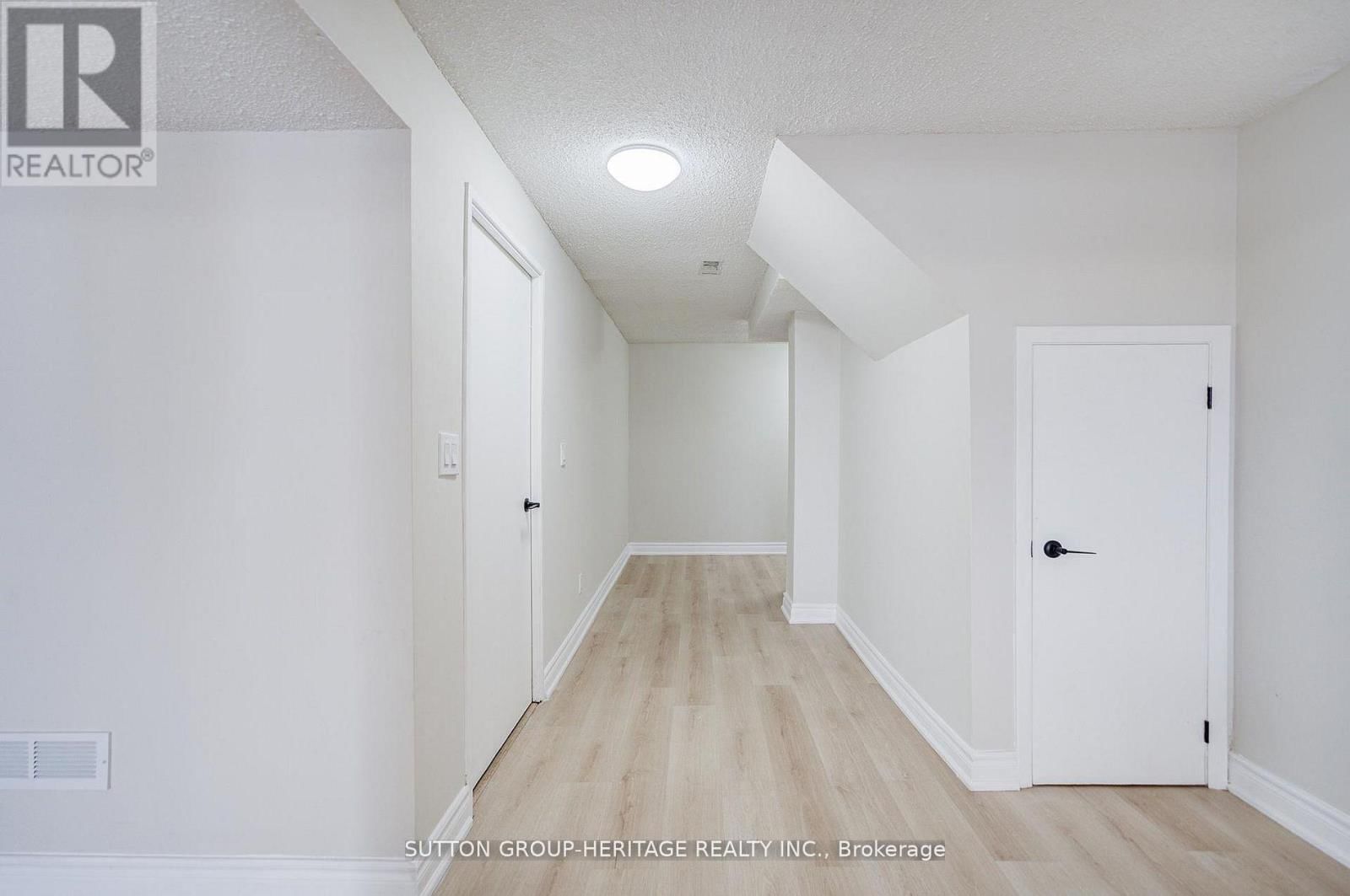 639 DOWN CRESCENT Image 31