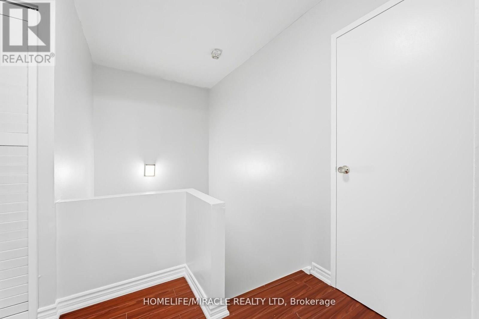 103 - 140 LING ROAD Image 16