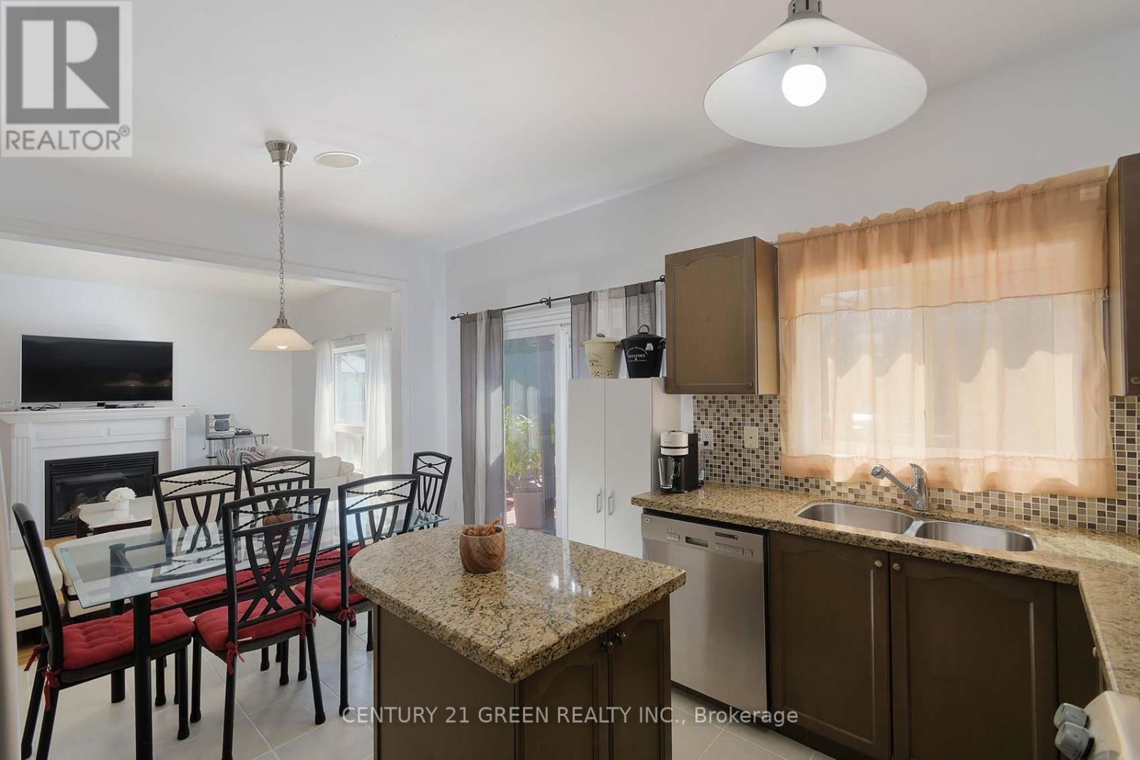 8 LAMPMAN DRIVE Image 9