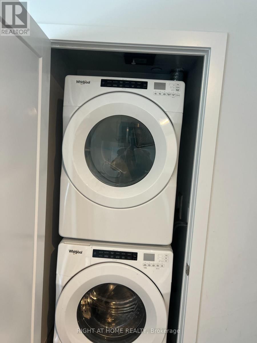 1016 - 2550 SIMCOE STREET Image 6