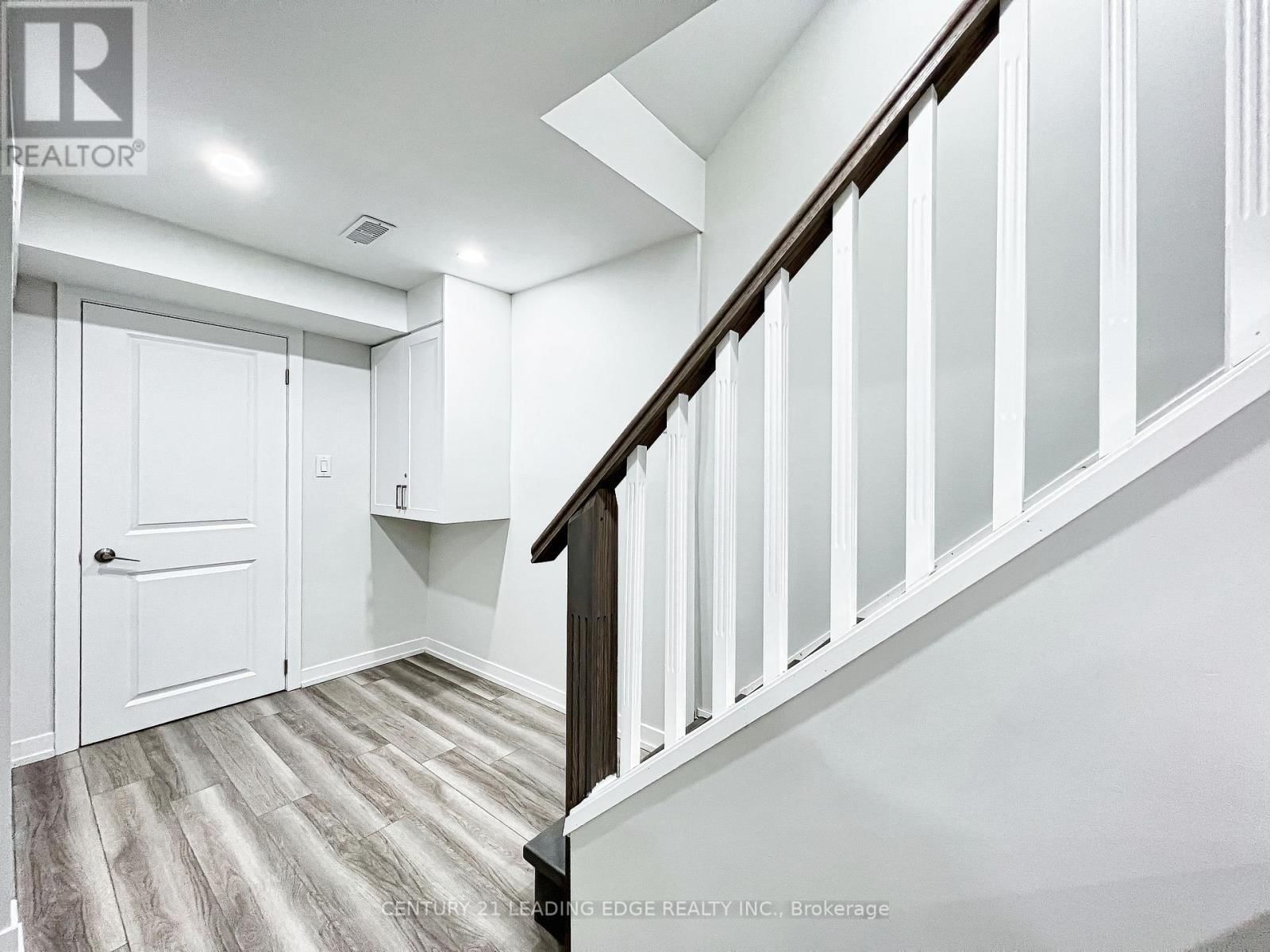 88 HEWITT CRESCENT Image 17