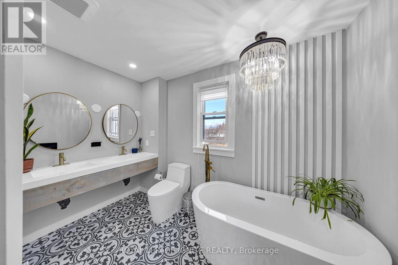 101 GIBBONS STREET Image 14