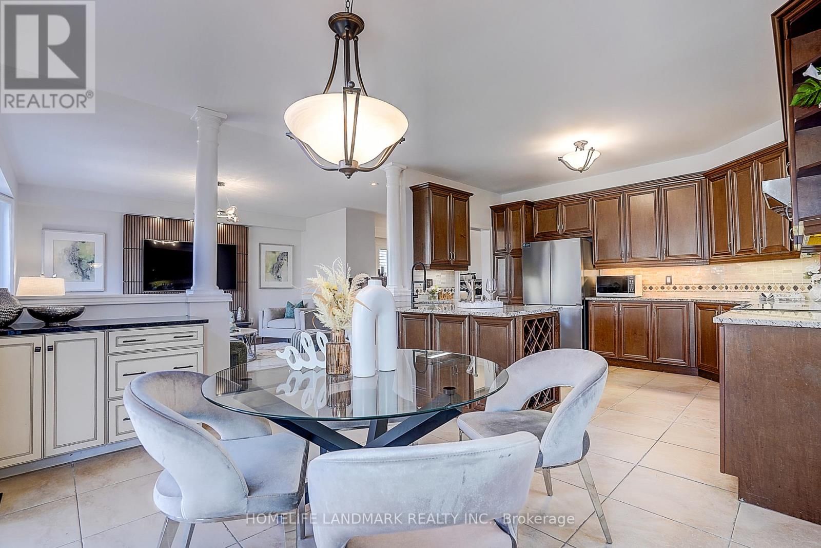 81 HELSTON CRESCENT Image 21