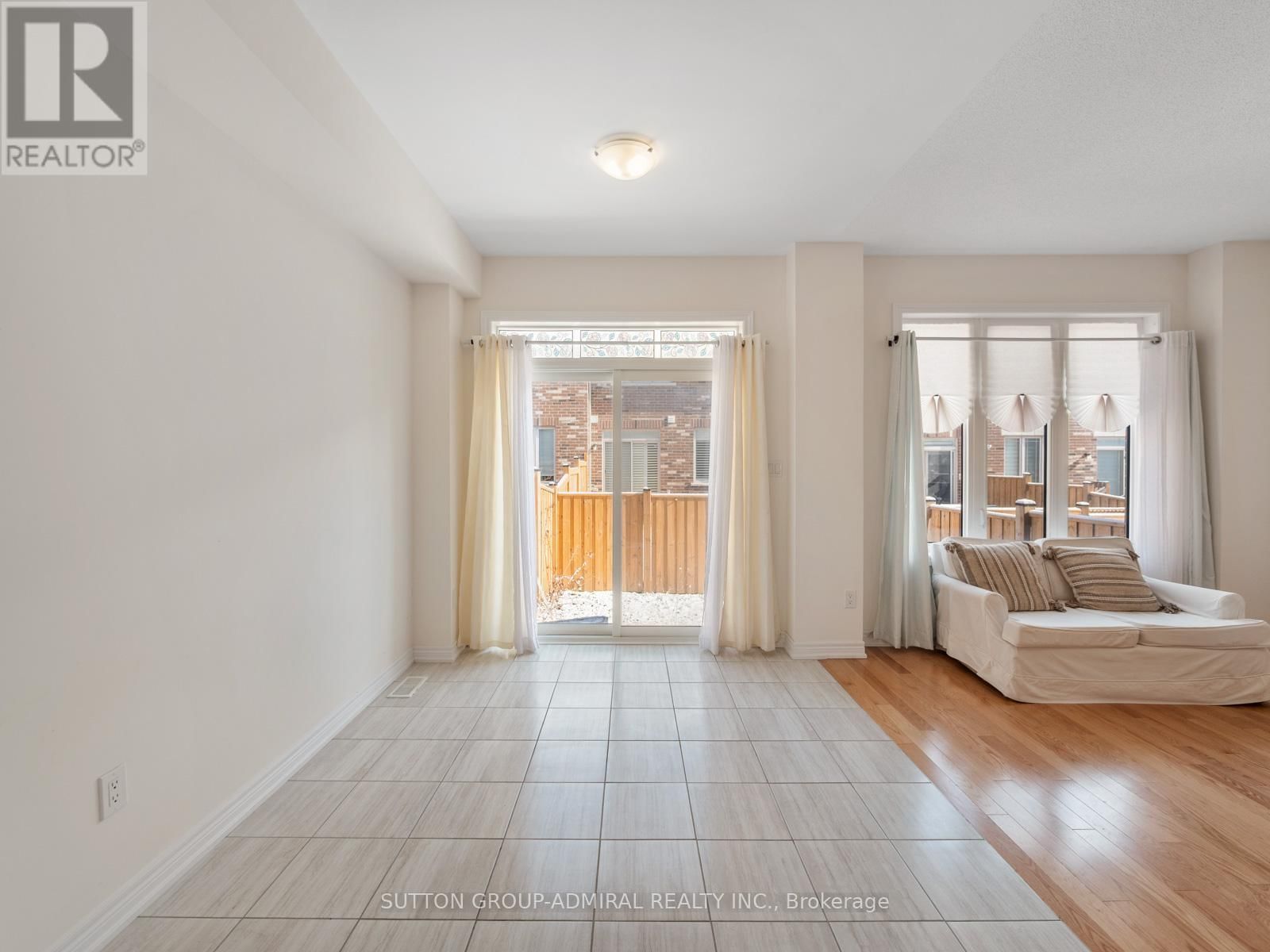 1152 SEPIA SQUARE Image 15