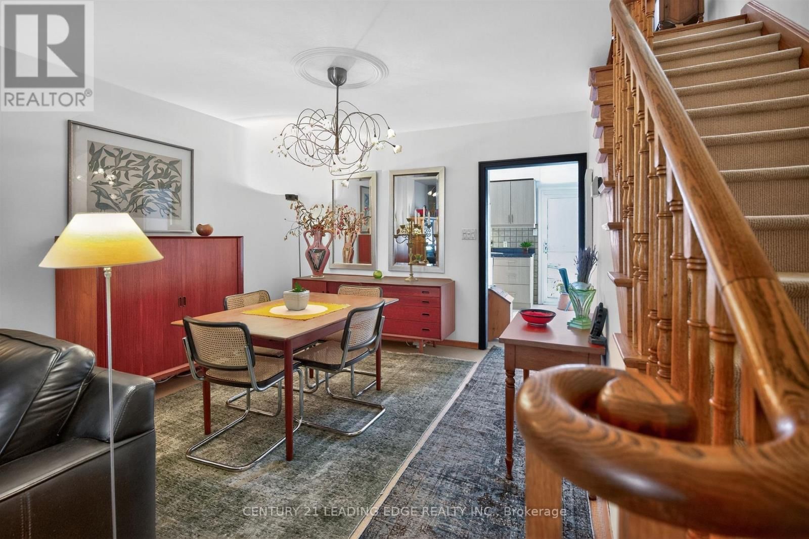 130 SILVER BIRCH AVENUE Image 12