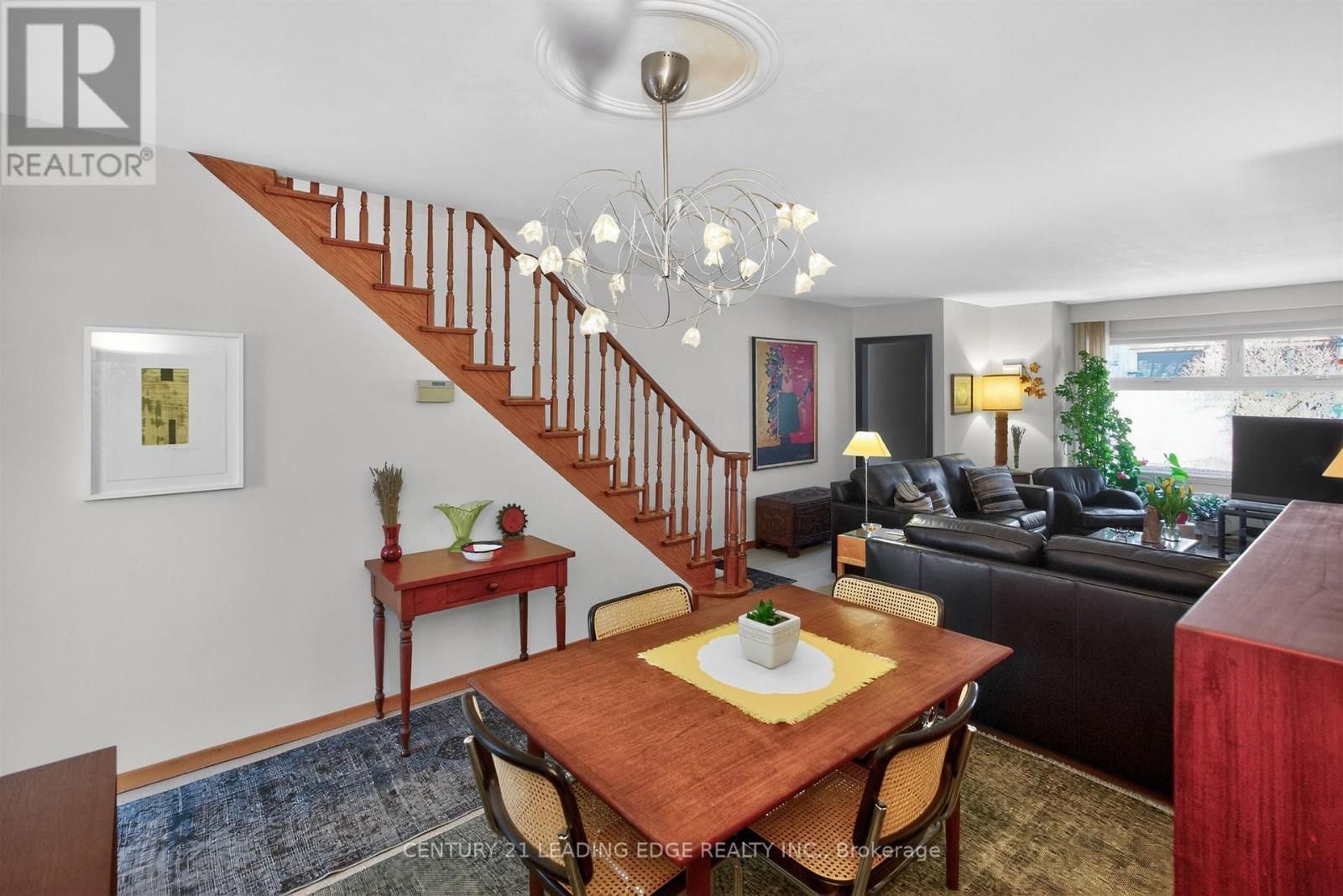 130 SILVER BIRCH AVENUE Image 15