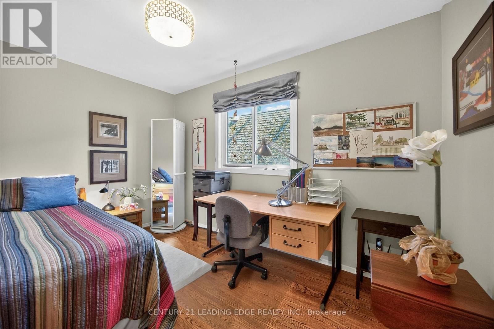 130 SILVER BIRCH AVENUE Image 28