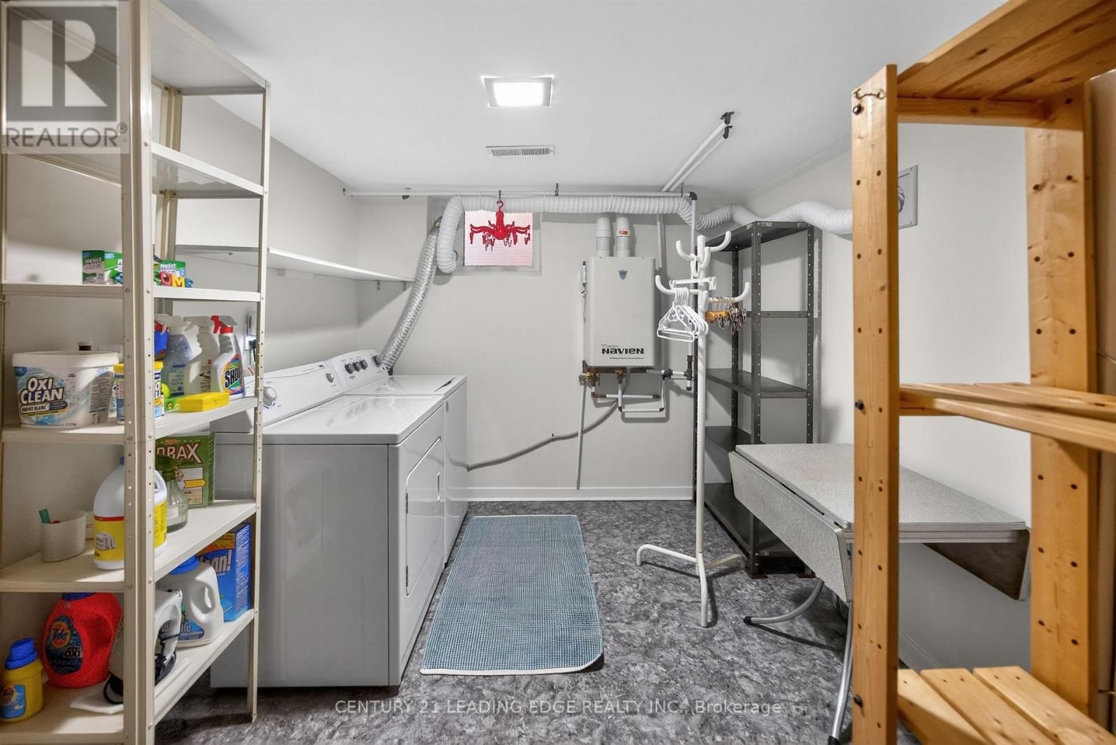 130 SILVER BIRCH AVENUE Image 38