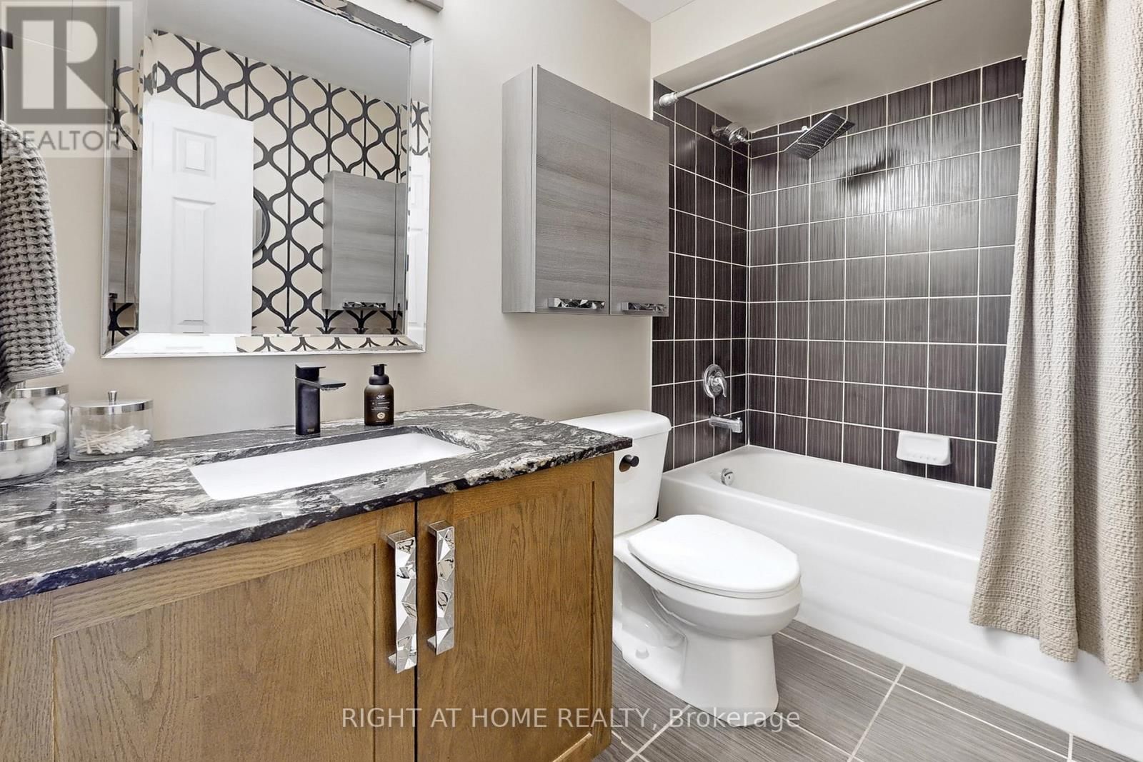 33 BROCKVILLE STREET Image 27