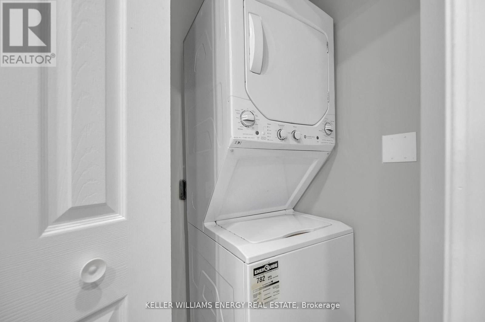 372 GARDEN COURT Image 15