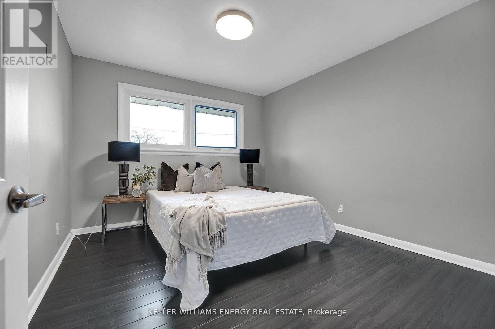 372 GARDEN COURT Image 18