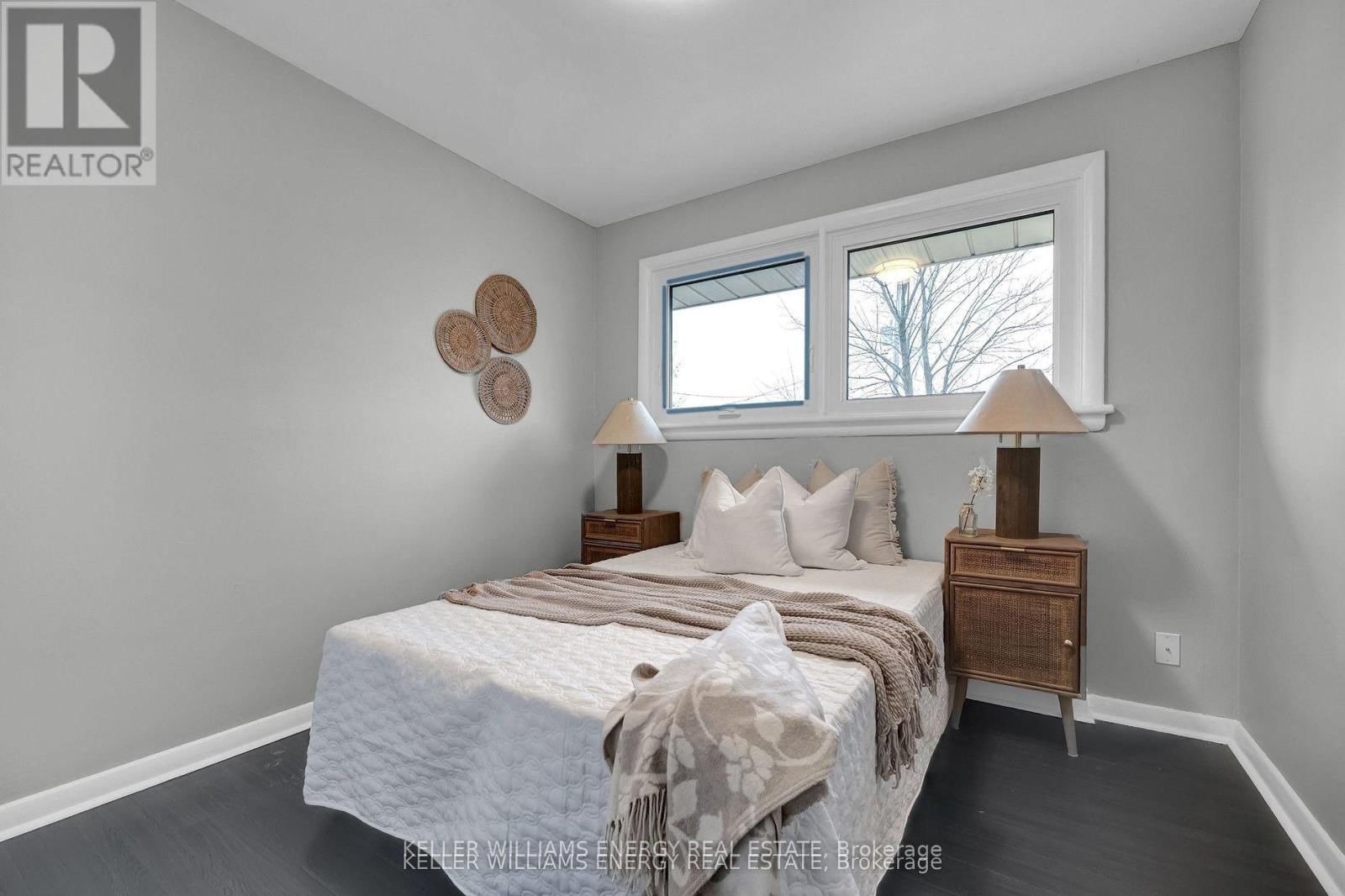 372 GARDEN COURT Image 21