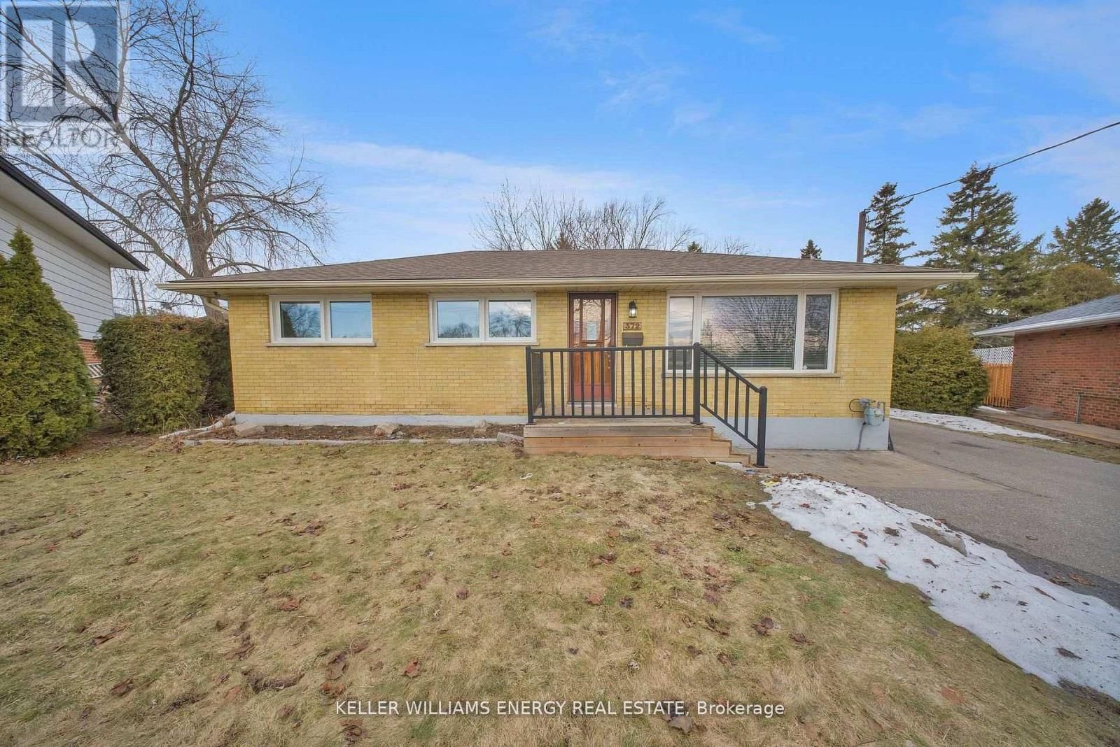 372 GARDEN COURT Image 4