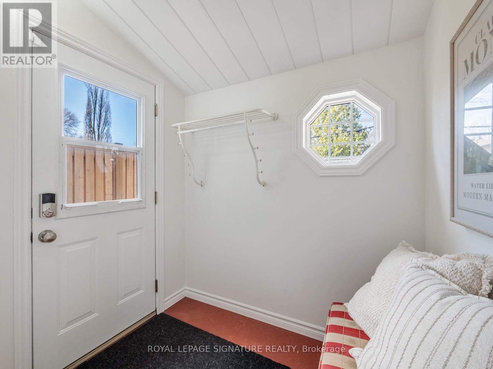 120 HOLLYWOOD CRESCENT Image 19