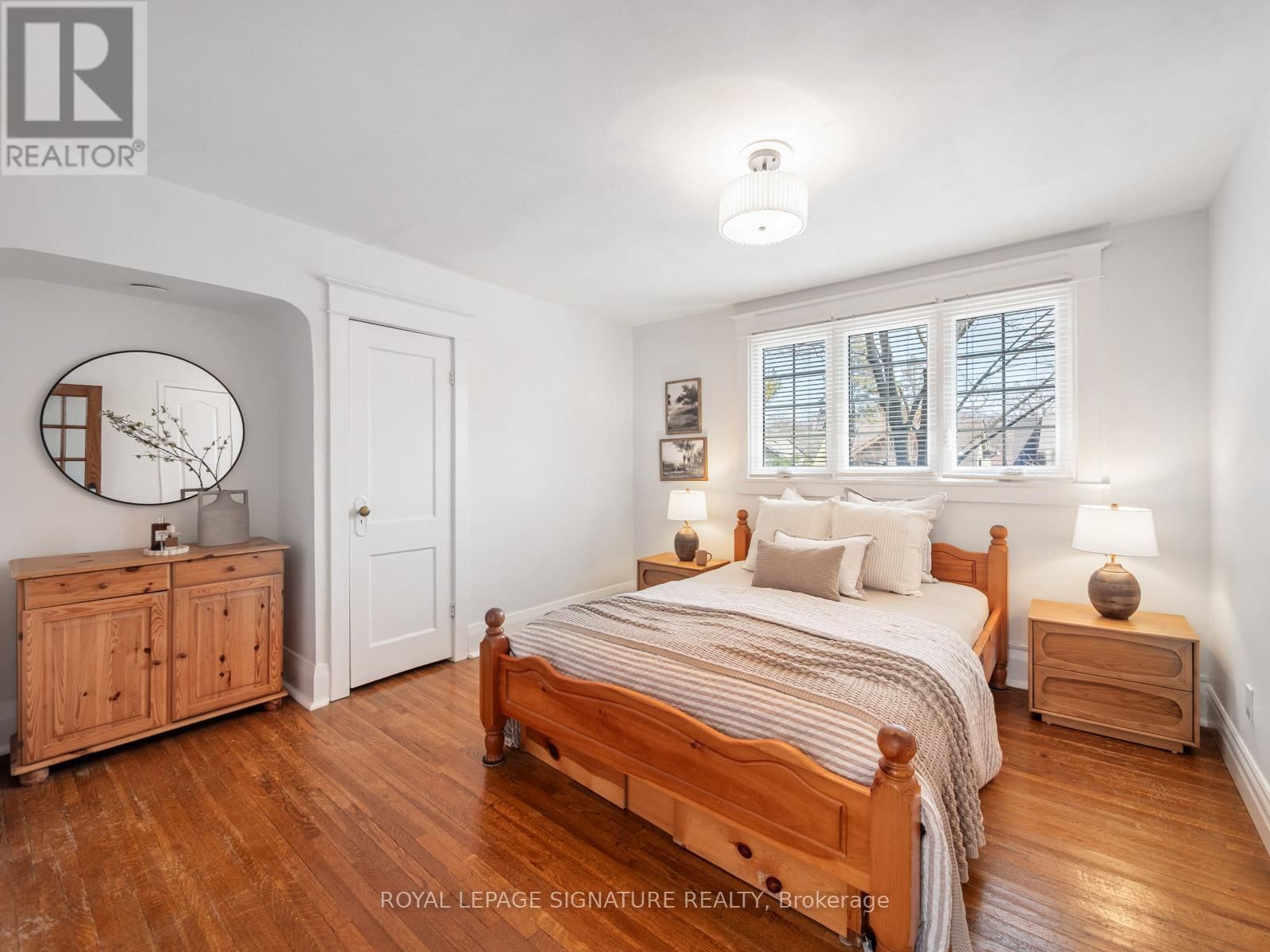 120 HOLLYWOOD CRESCENT Image 21